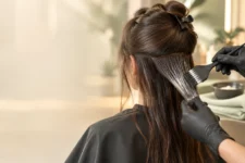 هیدروتین تراپی مو چیست و چه فرقی با فست تراپی دارد؟ راهنمای انتخاب و ماندگاری